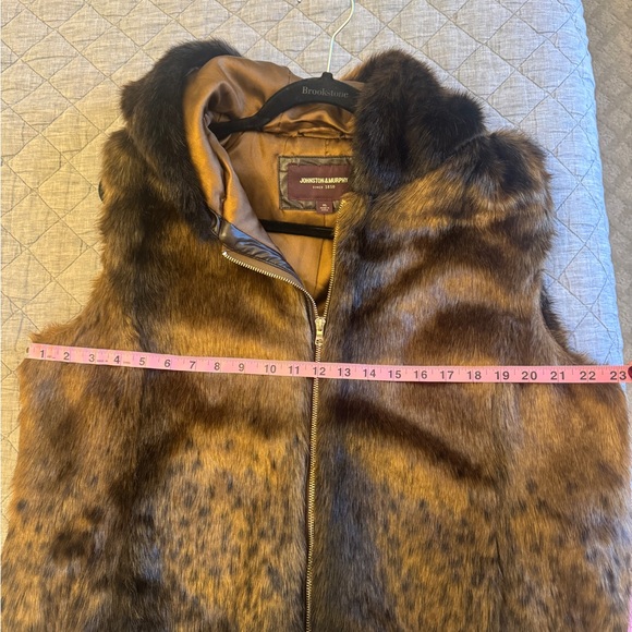 Faux Fur Vest with Zipper - Picture 7 of 7